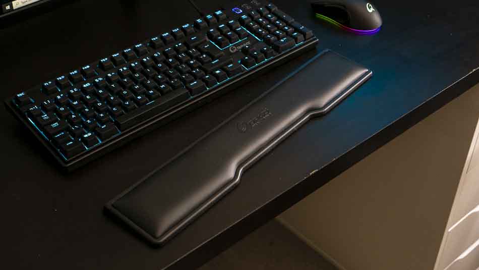 QPad MK-75 gaming keyboard